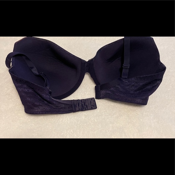 Victoria Secrets Bra - Picture 9 of 10